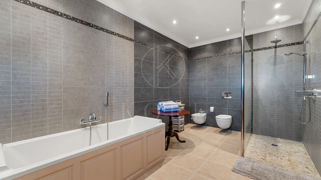 Elegant Luxury Estate with Panoramic Sea Views in Estepona