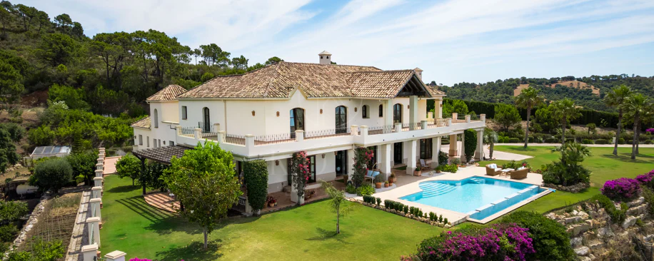 Elegant Luxury Estate with Panoramic Sea Views in Estepona