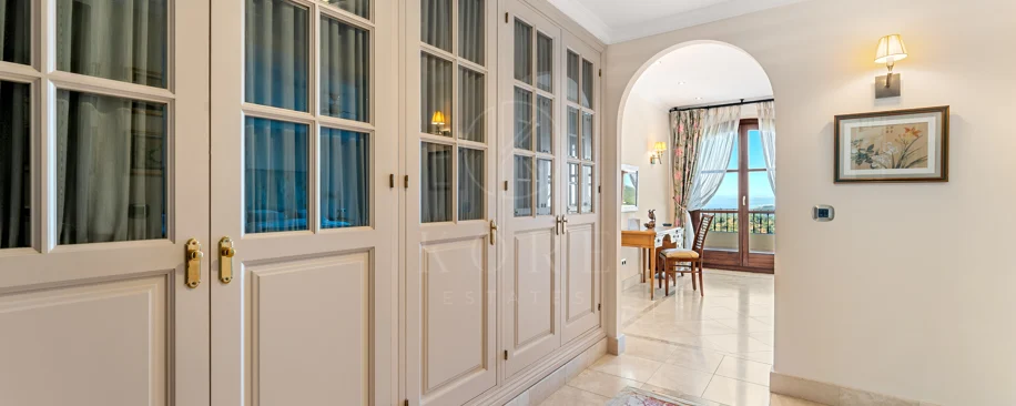 Elegant Luxury Estate with Panoramic Sea Views in Estepona