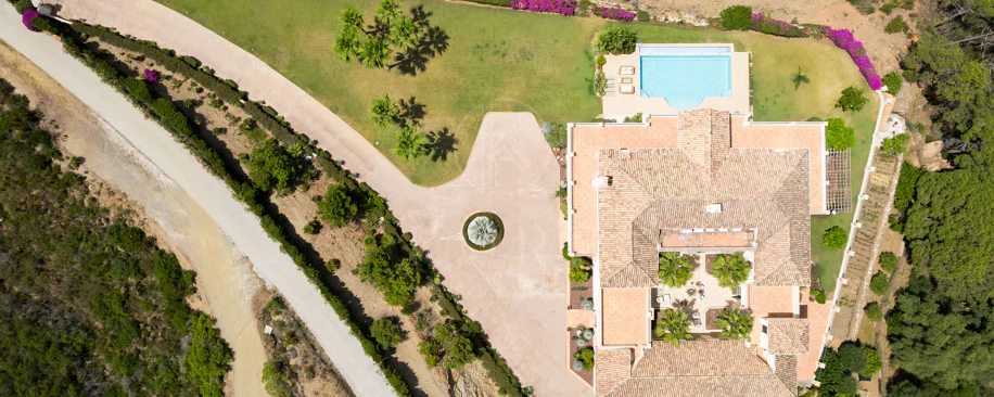 Elegant Luxury Estate with Panoramic Sea Views in Estepona