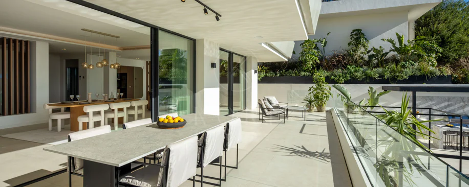 Turnkey Contemporary Villa with Sea Views in Marbella East