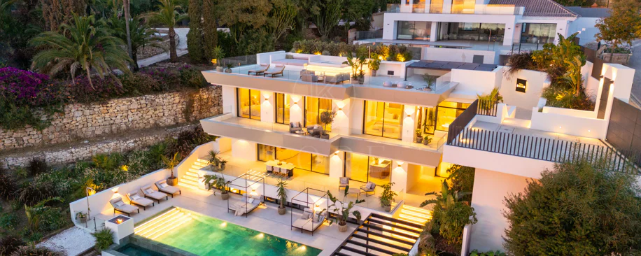 Turnkey Contemporary Villa with Sea Views in Marbella East