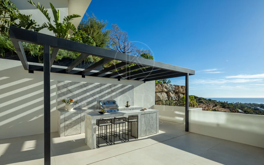 Villa contemporánea llave en mano con vistas al mar en Marbella Este