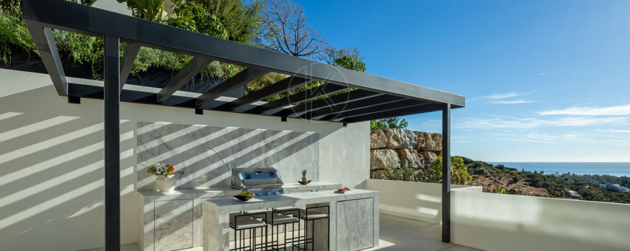 Turnkey Contemporary Villa with Sea Views in Marbella East