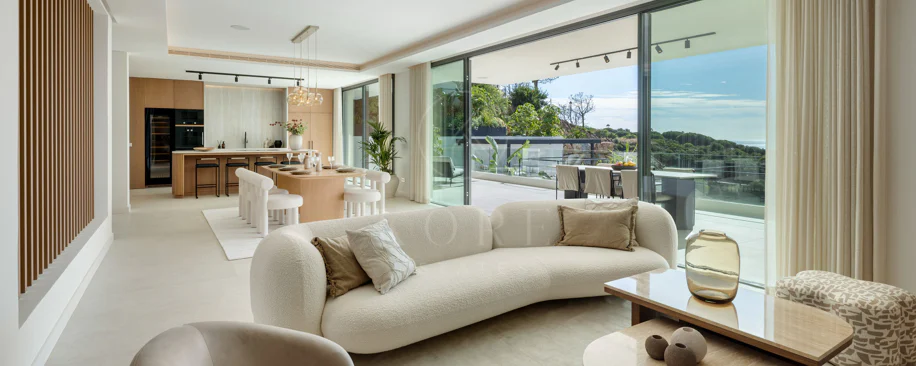 Turnkey Contemporary Villa with Sea Views in Marbella East