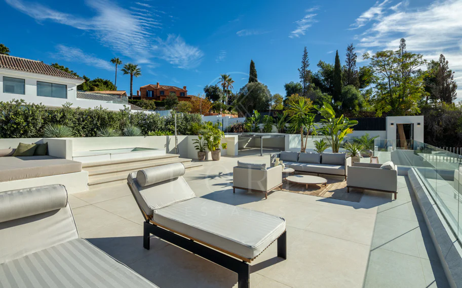 Villa contemporánea llave en mano con vistas al mar en Marbella Este