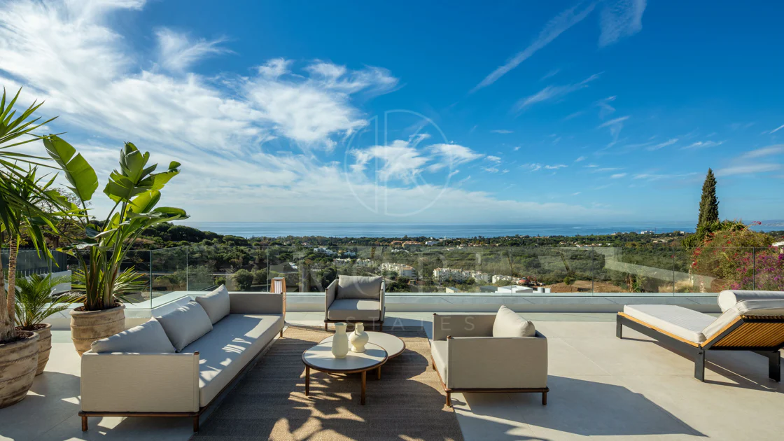 Turnkey Contemporary Villa with Sea Views in Marbella East