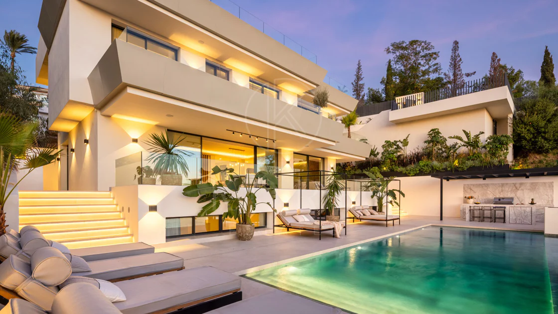 Turnkey Contemporary Villa with Sea Views in Marbella East