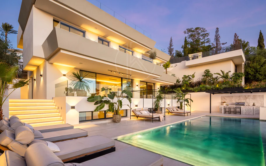 Villa contemporánea llave en mano con vistas al mar en Marbella Este
