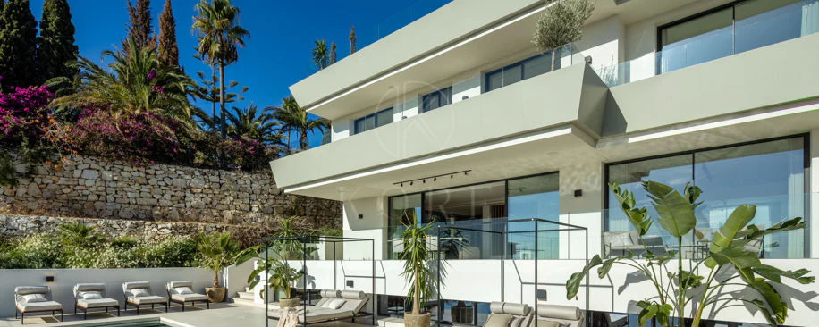 Turnkey Contemporary Villa with Sea Views in Marbella East