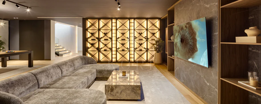 Turnkey Contemporary Villa with Sea Views in Marbella East