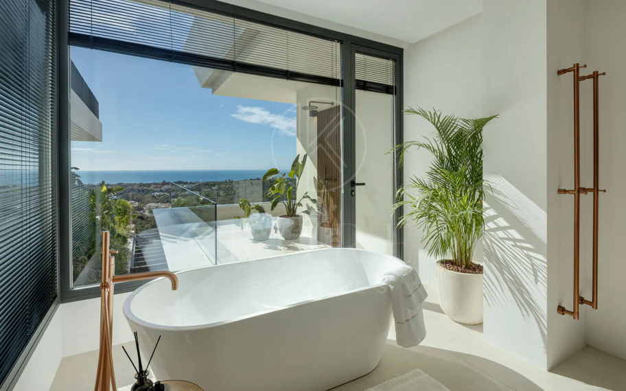 Villa contemporánea llave en mano con vistas al mar en Marbella Este