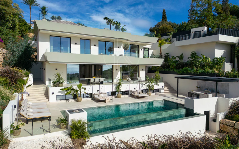 Villa contemporánea llave en mano con vistas al mar en Marbella Este