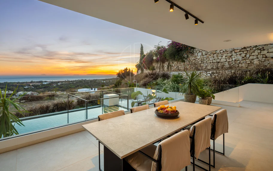 Villa contemporánea llave en mano con vistas al mar en Marbella Este