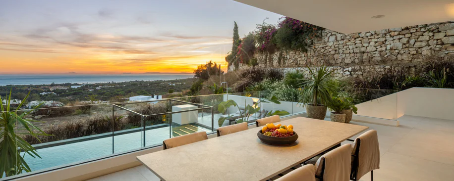 Turnkey Contemporary Villa with Sea Views in Marbella East