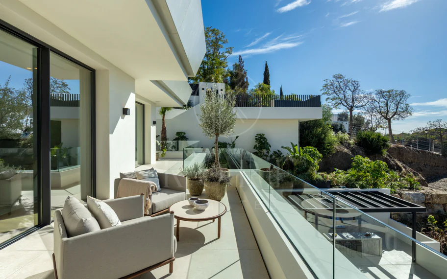 Villa contemporánea llave en mano con vistas al mar en Marbella Este