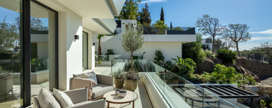 Turnkey Contemporary Villa with Sea Views in Marbella East
