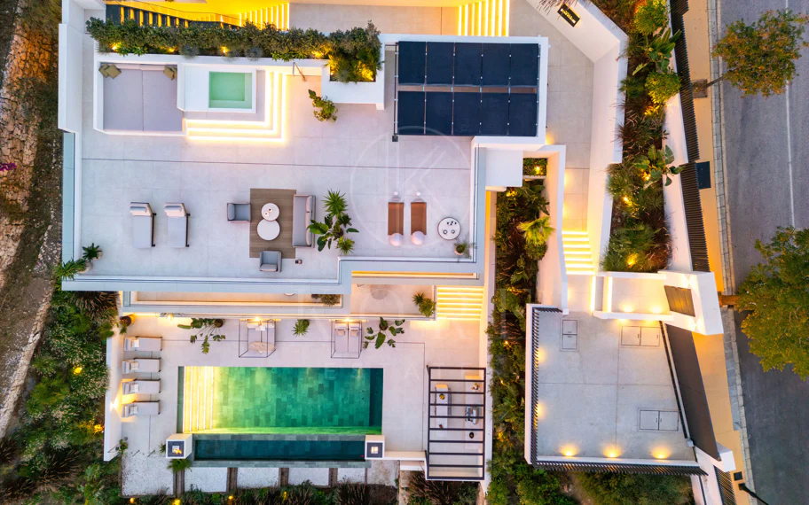 Villa contemporánea llave en mano con vistas al mar en Marbella Este