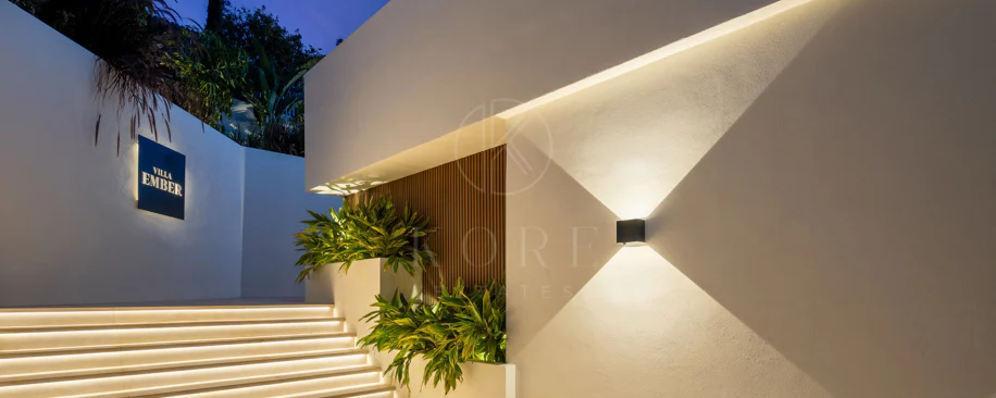 Turnkey Contemporary Villa with Sea Views in Marbella East