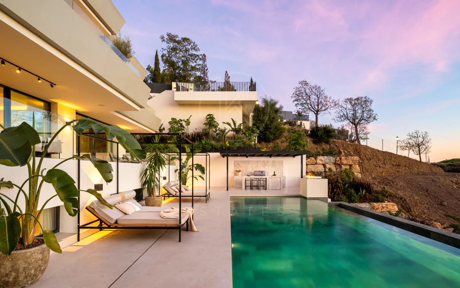 Villa contemporánea llave en mano con vistas al mar en Marbella Este