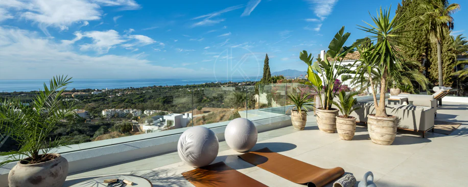 Turnkey Contemporary Villa with Sea Views in Marbella East