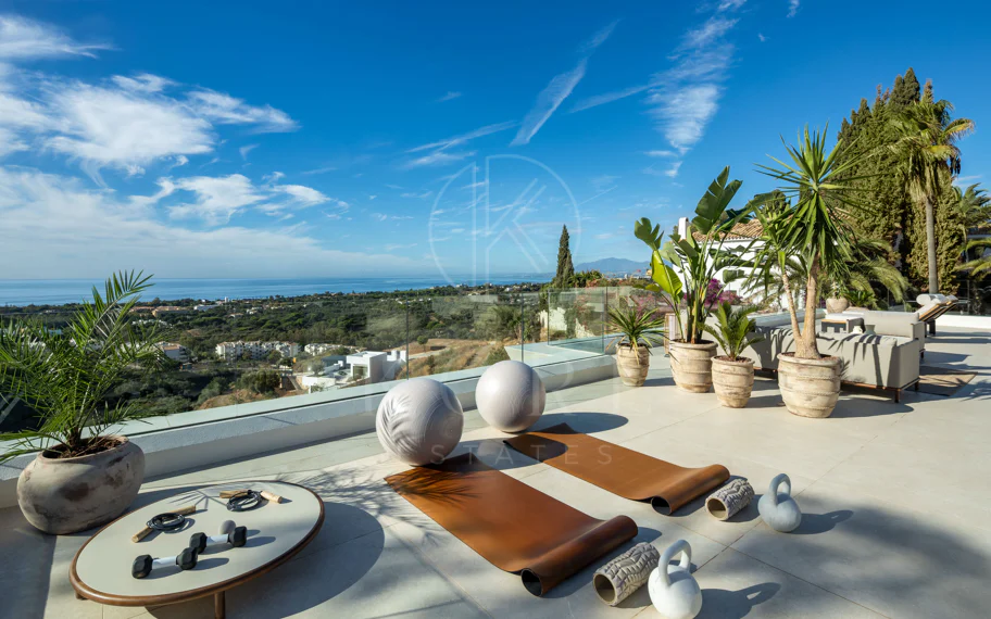 Villa contemporánea llave en mano con vistas al mar en Marbella Este
