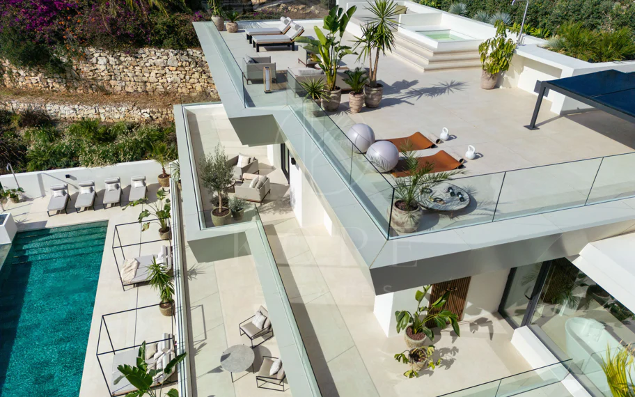 Villa contemporánea llave en mano con vistas al mar en Marbella Este