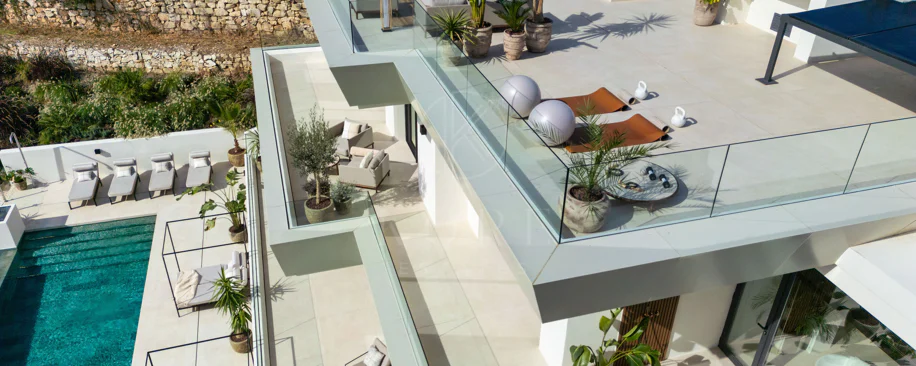 Turnkey Contemporary Villa with Sea Views in Marbella East