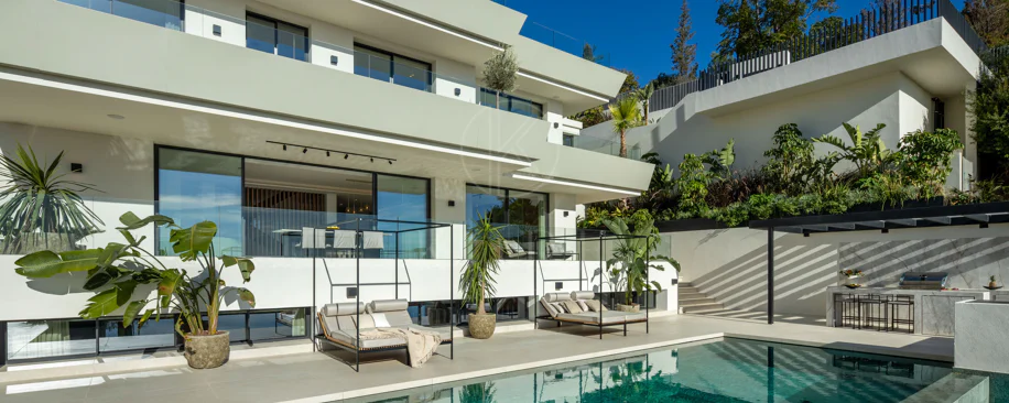 Turnkey Contemporary Villa with Sea Views in Marbella East