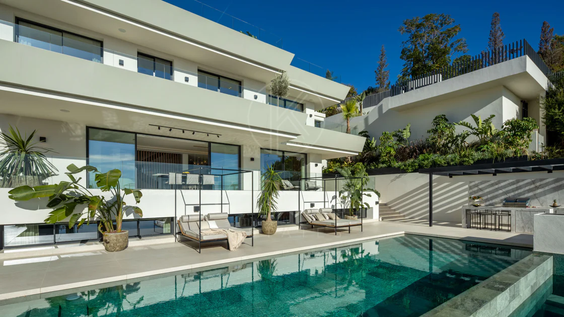 Turnkey Contemporary Villa with Sea Views in Marbella East