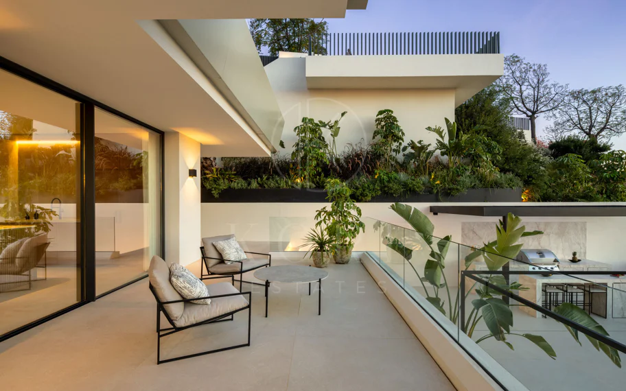 Villa contemporánea llave en mano con vistas al mar en Marbella Este