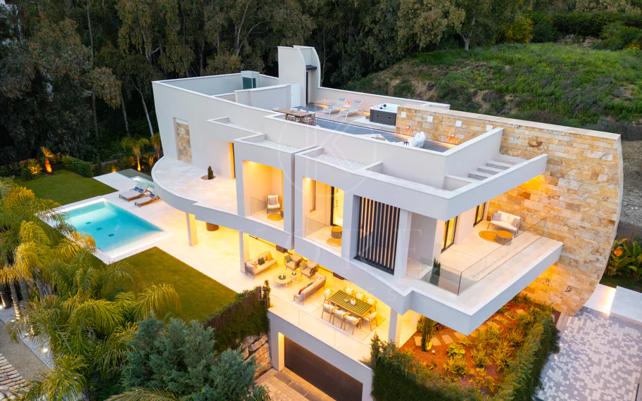Impresionante villa de nueva construcción con solárium en la azotea en La Cerquilla