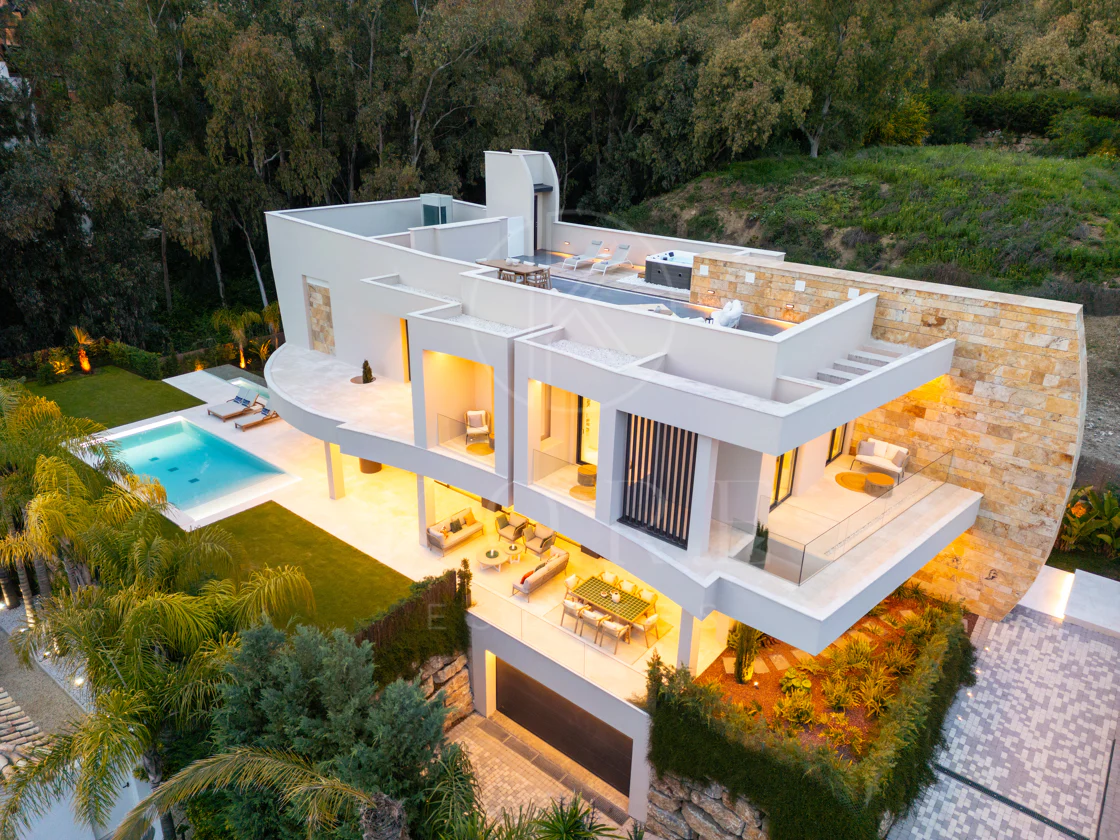 Impressive New-Build Villa with Rooftop Solarium in La Cerquilla
