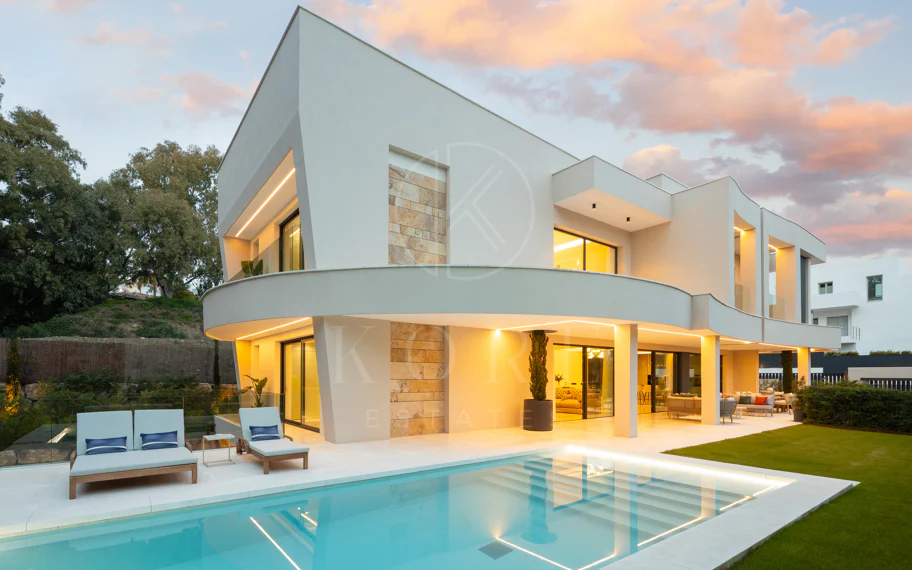 Impresionante villa de nueva construcción con solárium en la azotea en La Cerquilla