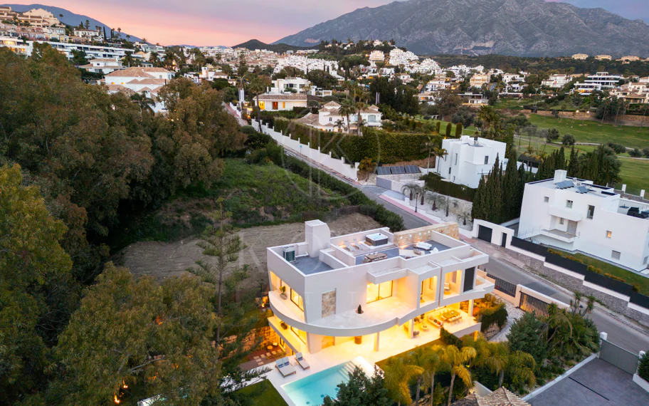Impresionante villa de nueva construcción con solárium en la azotea en La Cerquilla