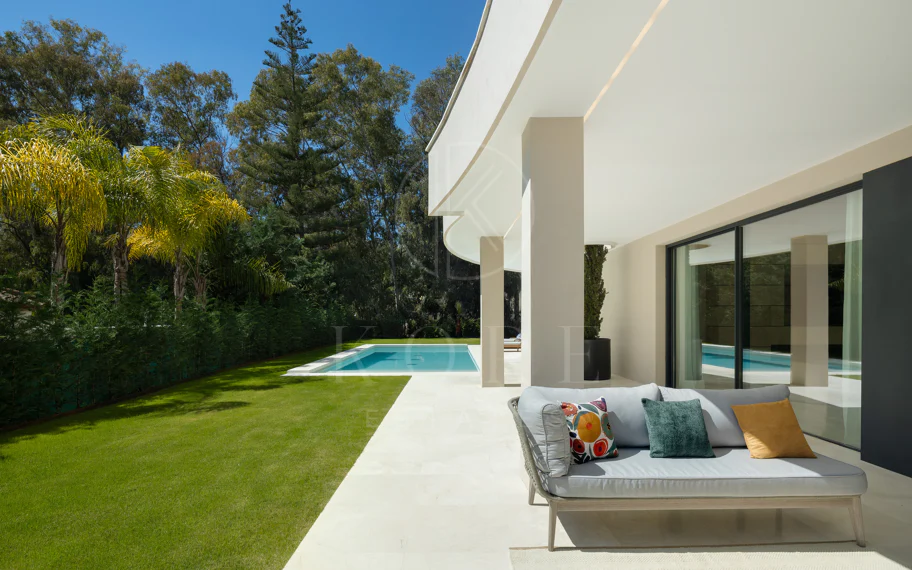 Impresionante villa de nueva construcción con solárium en la azotea en La Cerquilla