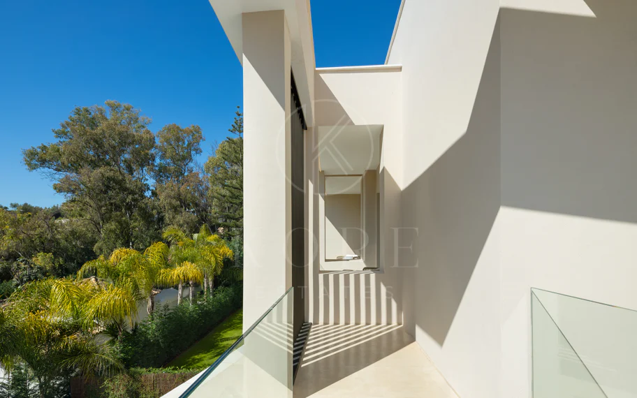 Impresionante villa de nueva construcción con solárium en la azotea en La Cerquilla