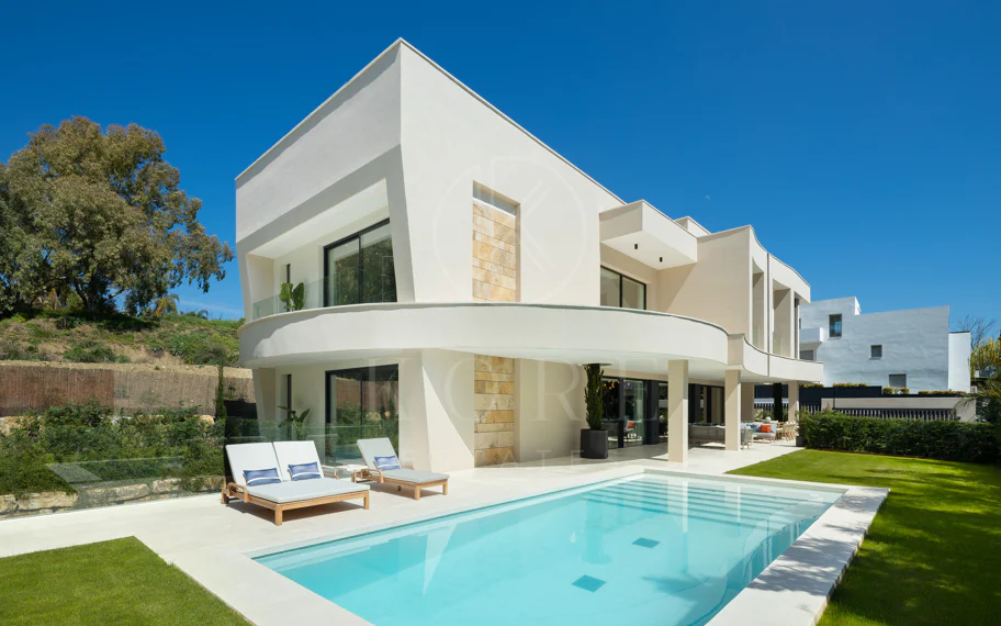 Impresionante villa de nueva construcción con solárium en la azotea en La Cerquilla