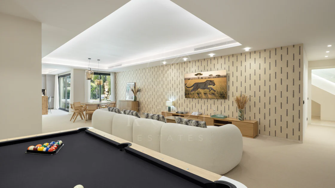 Impressive New-Build Villa with Rooftop Solarium in La Cerquilla