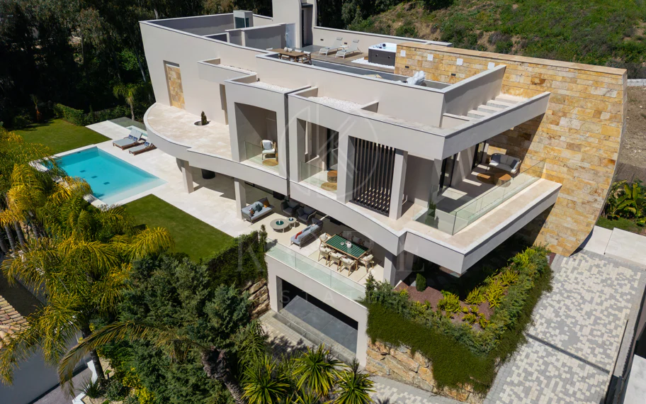 Impresionante villa de nueva construcción con solárium en la azotea en La Cerquilla