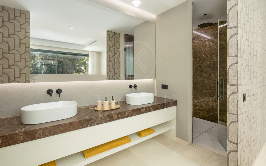Impresionante villa de nueva construcción con solárium en la azotea en La Cerquilla