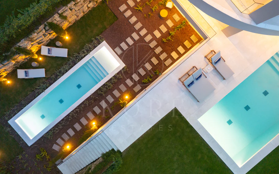 Impresionante villa de nueva construcción con solárium en la azotea en La Cerquilla