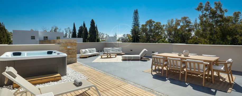 Impressive New-Build Villa with Rooftop Solarium in La Cerquilla