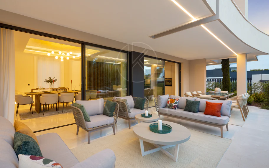Impresionante villa de nueva construcción con solárium en la azotea en La Cerquilla
