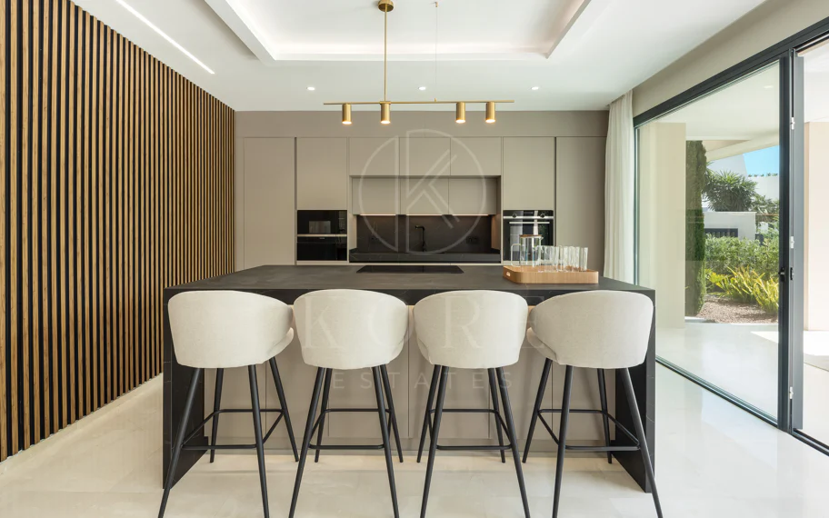 Impresionante villa de nueva construcción con solárium en la azotea en La Cerquilla