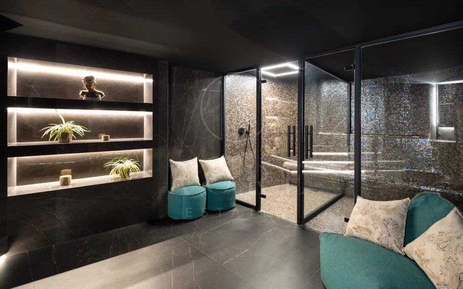 Villa contemporánea refinada con vistas panorámicas al mar en El Herrojo Alto