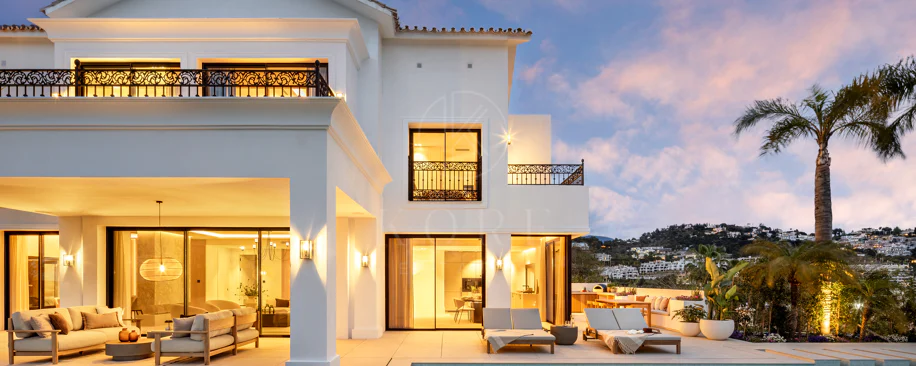 Villa mediterránea moderna con vistas al golf y al mar en Los Arqueros