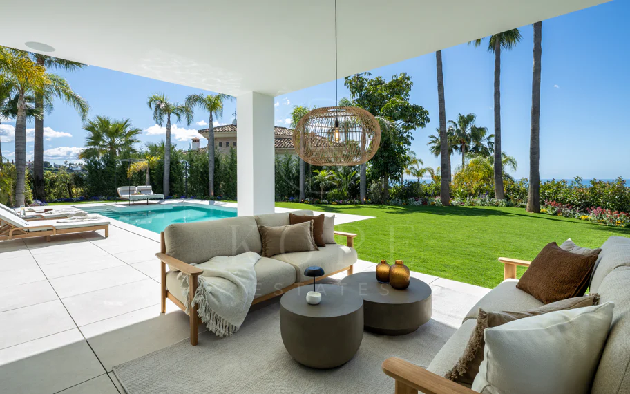 Villa mediterránea moderna con vistas al golf y al mar en Los Arqueros