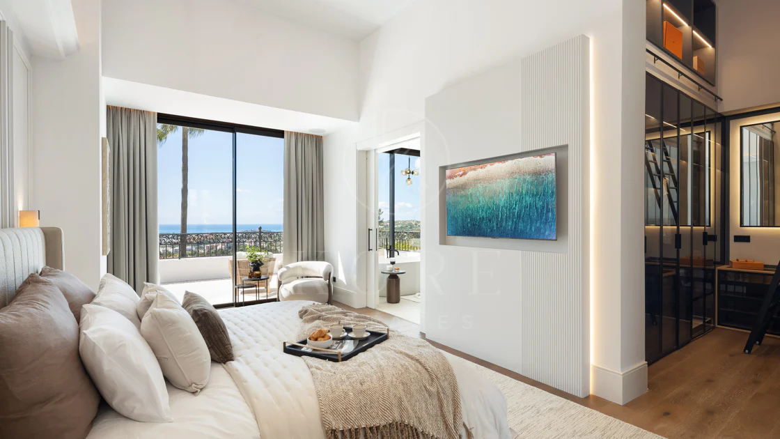 Villa mediterránea moderna con vistas al golf y al mar en Los Arqueros
