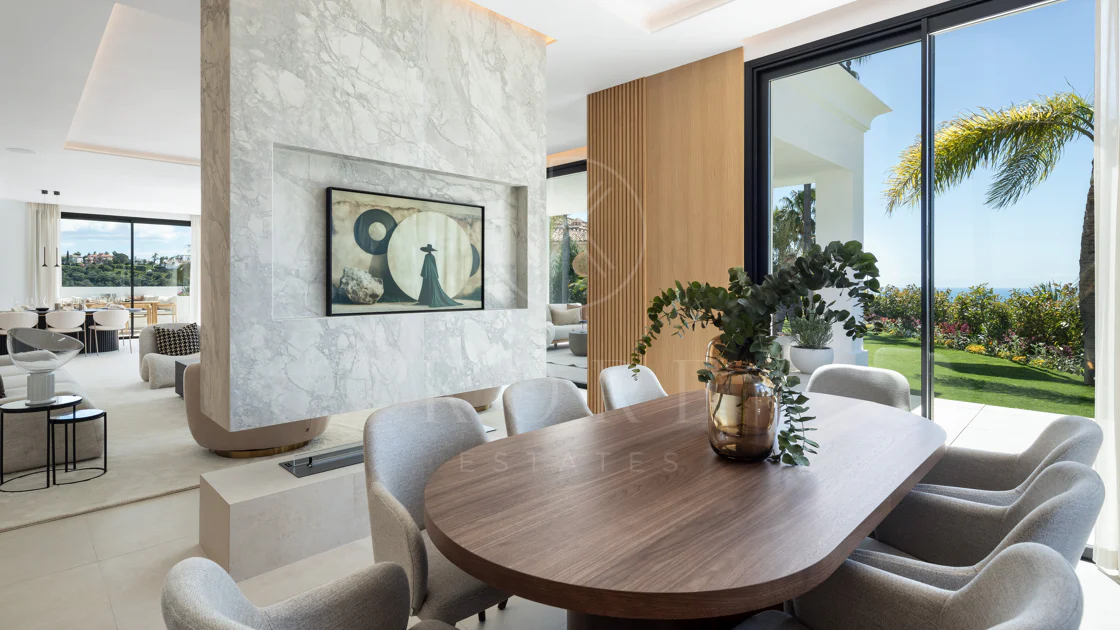 Villa mediterránea moderna con vistas al golf y al mar en Los Arqueros